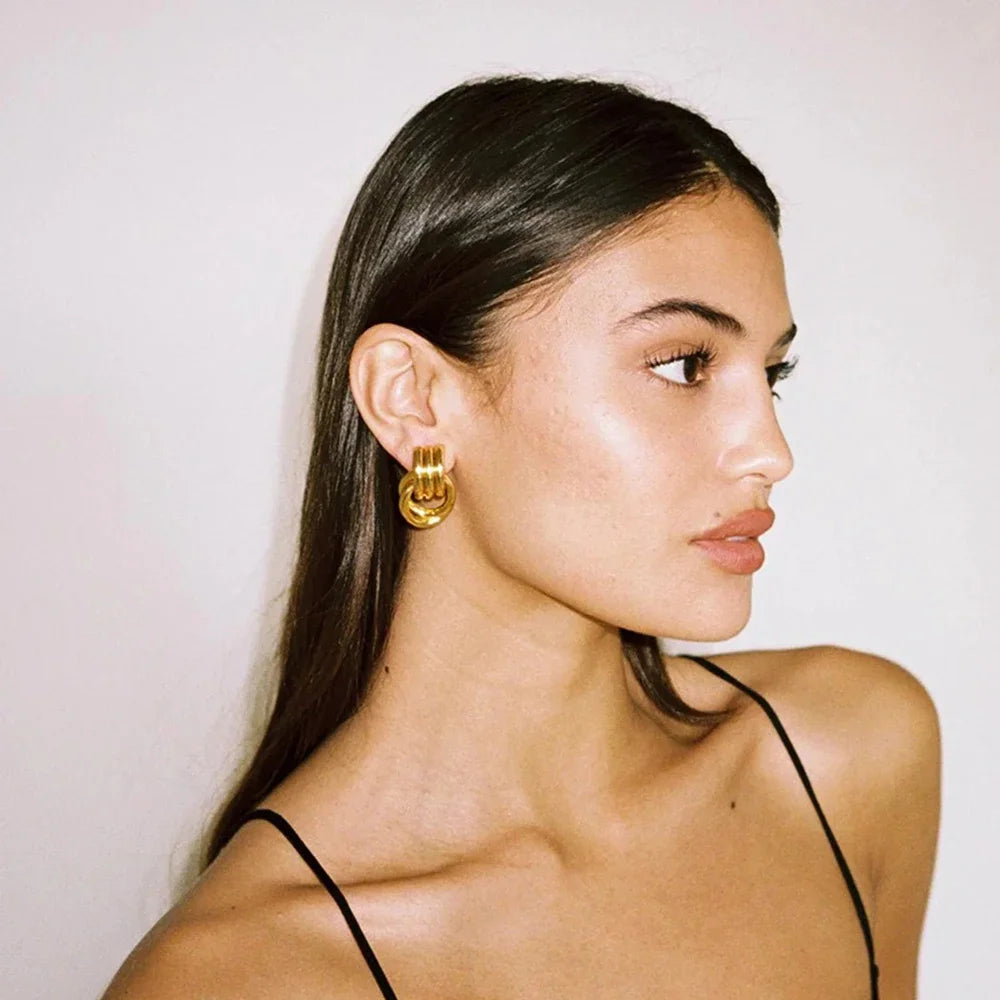 Pendientes de nudo torcido circulares multicapa de acero inoxidable a la moda para mujer, pendientes llamativos chapados en oro con textura de colores mezclados, bisutería