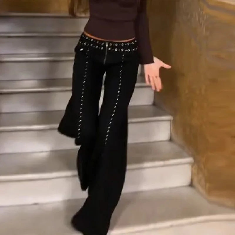 Pantalones vaqueros con agujeros y remaches negros para mujer, pantalones largos Vintage de cintura media, pantalones vaqueros de pierna recta con cremallera Y2K a la moda