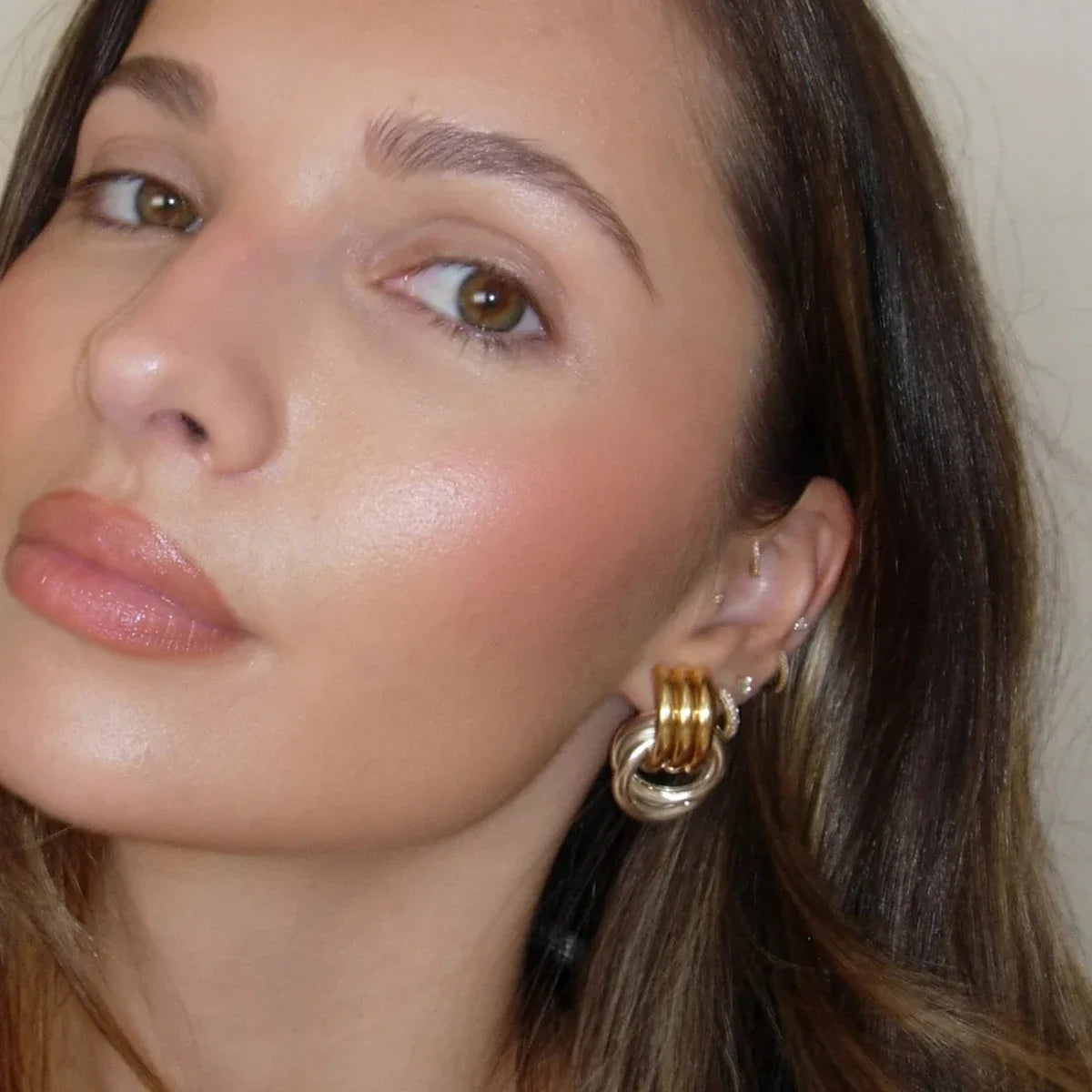 Pendientes de nudo torcido circulares multicapa de acero inoxidable a la moda para mujer, pendientes llamativos chapados en oro con textura de colores mezclados, bisutería
